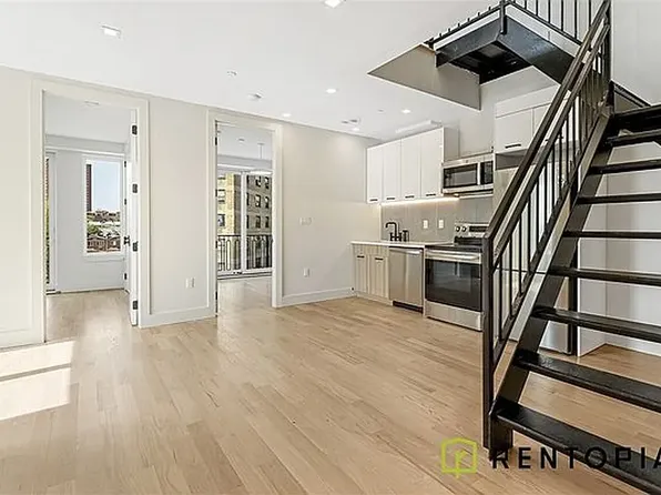922 Dekalb Avenue image 1 of 8
