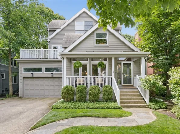 922 Ash St, Winnetka, IL 60093