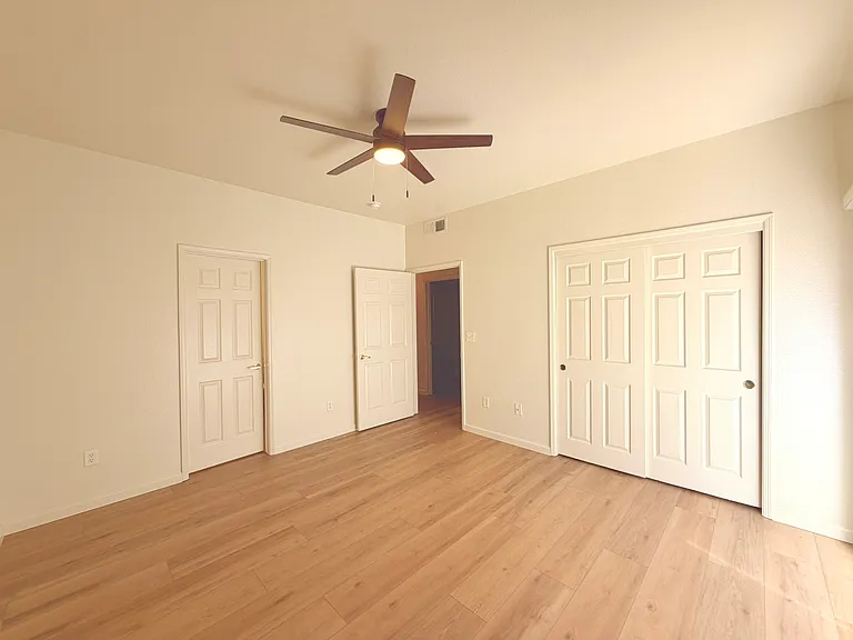 1249 W Spruce Ave — Photo 8