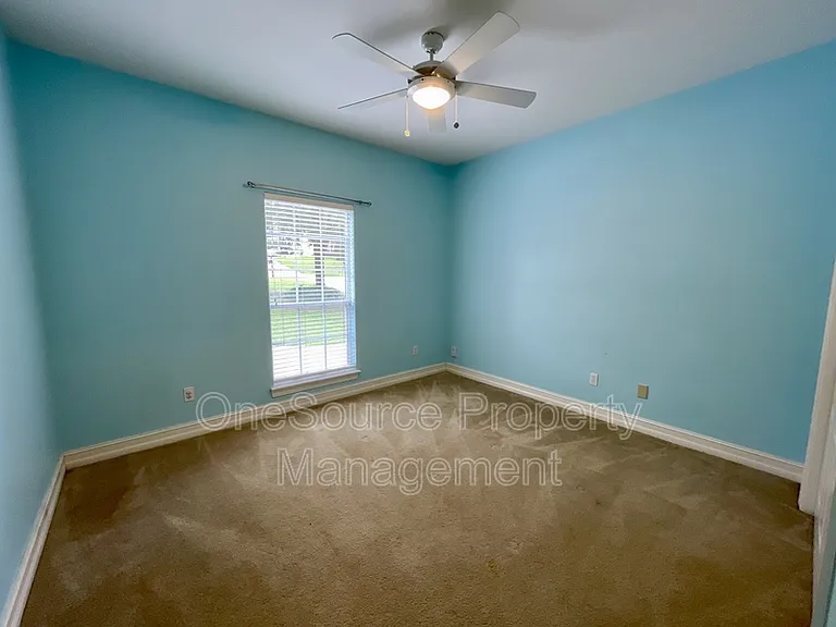 979 Watersview Dr — Photo 28