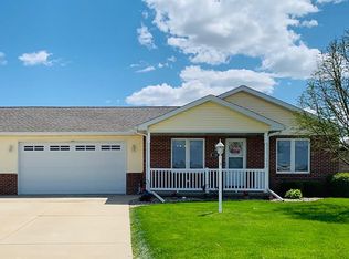 130 W Cruger Rd #27, Washington, IL 61571