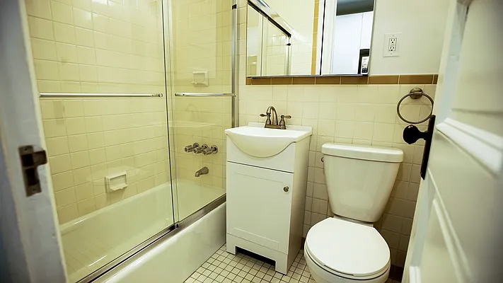 Rented by R New York | media 25