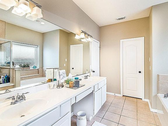 3rd image of 5779 Lightstone Ln