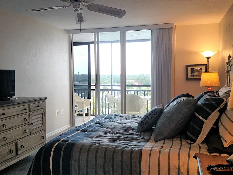 627 Alhambra Rd #702 — Photo 17