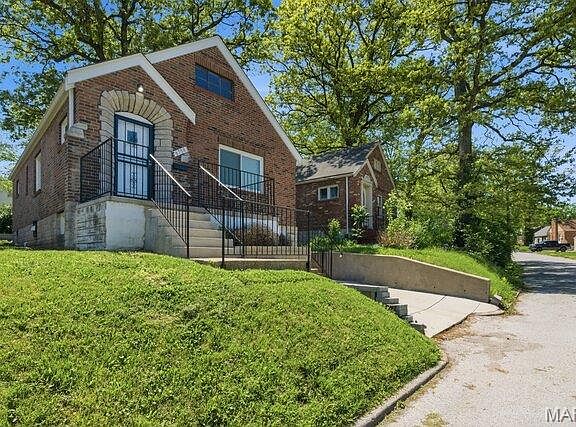 2nd image of 6758 Kenwood Dr