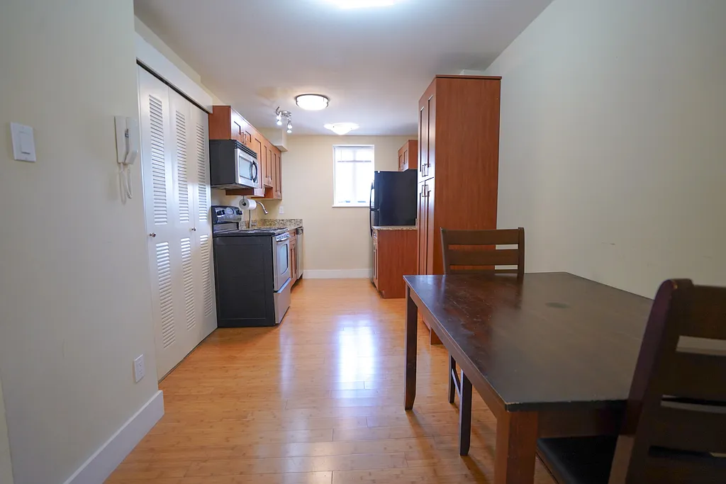 2 bed, 700 sqft, $1,795 — Photo 4