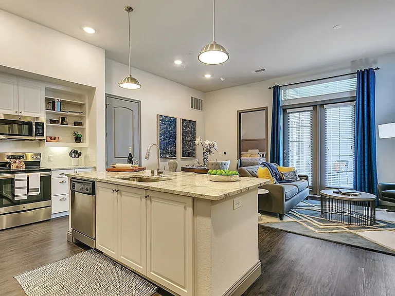 The Huntington Apartments — Photo 8