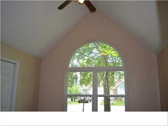 4th image of 3010 Yorktown Cir
