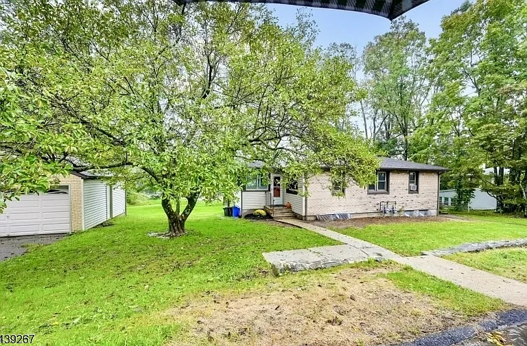 14 Sharon Ct — Photo 2