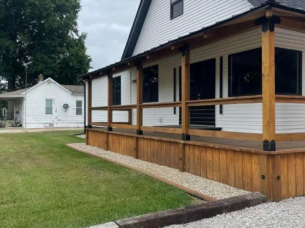 412 E Maple St, Gillespie, IL 62033