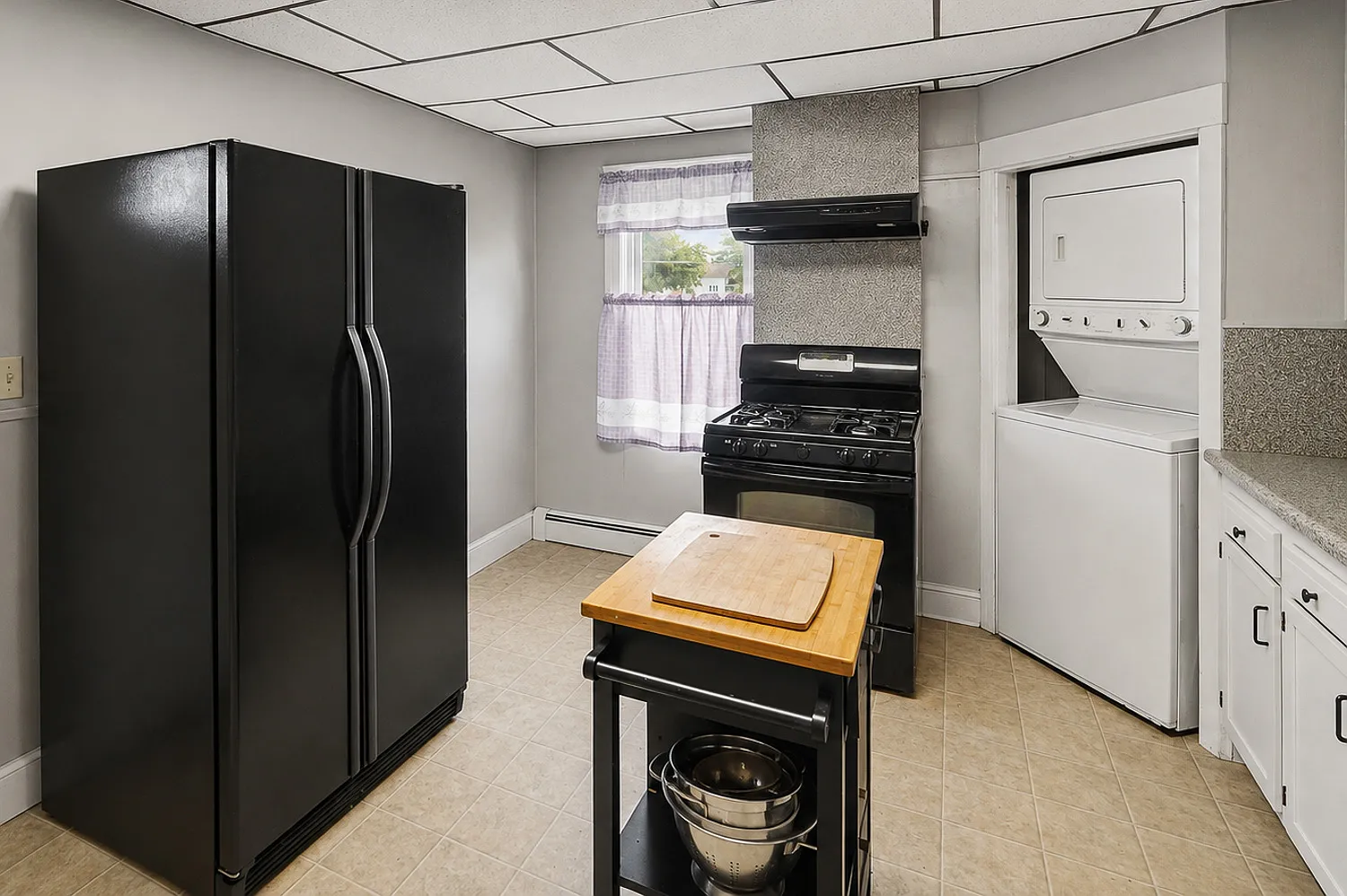 2 bed, 700 sqft, $1,600 — Photo 2