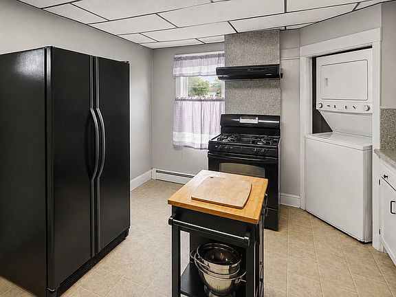 2nd image of 410 South St #D