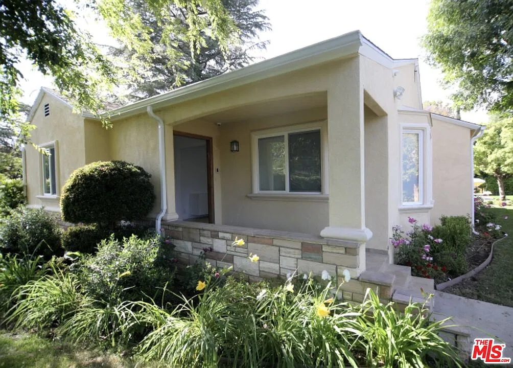 5 bed, 3.0 bath, 2342 sqft, $7,750 — Photo 1