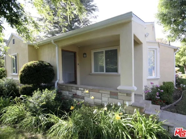23005 Oxnard St, Woodland Hills, CA 91367