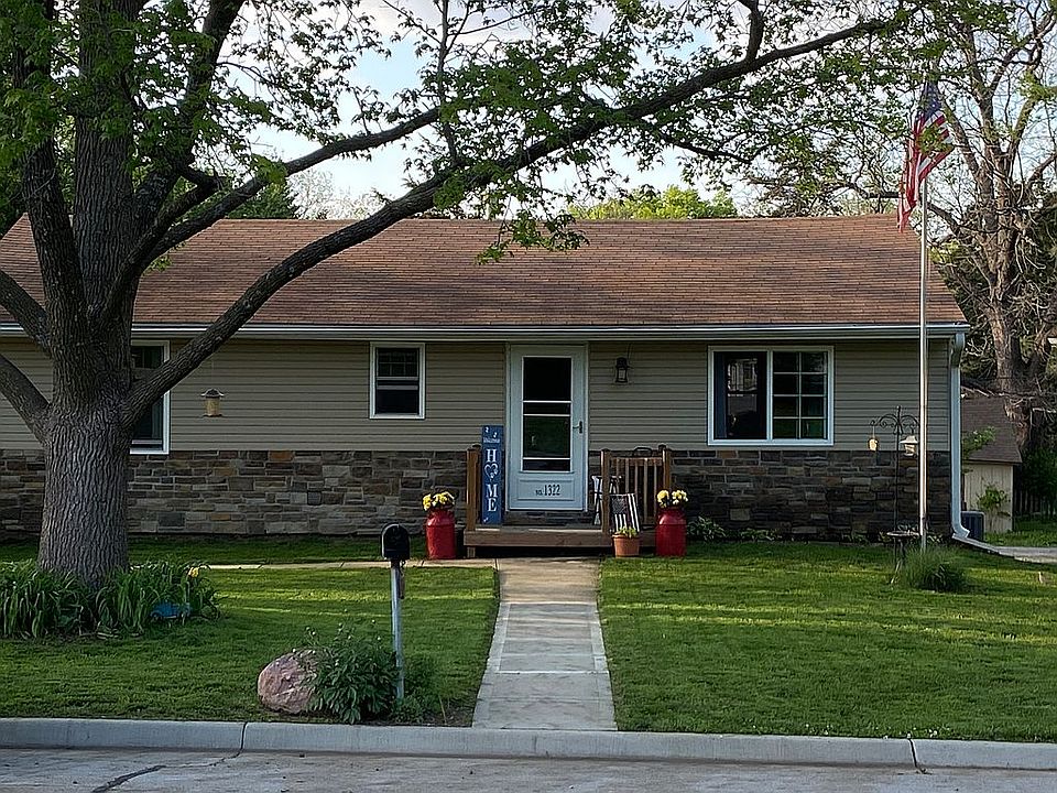 1st image of 1322 Osage St