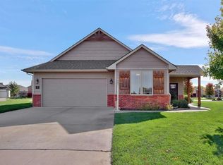 8 N Willow Creek Ct, Valley Center, KS 67147
