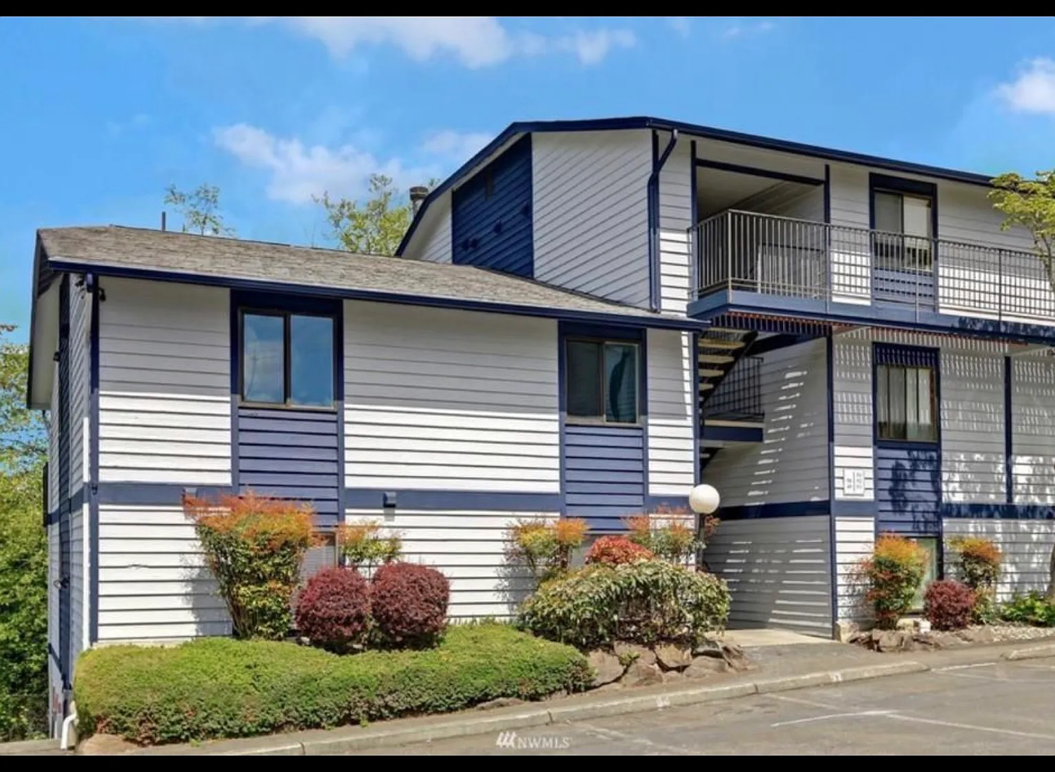 2 bed, 1041 sqft, $2,200 — Photo 1