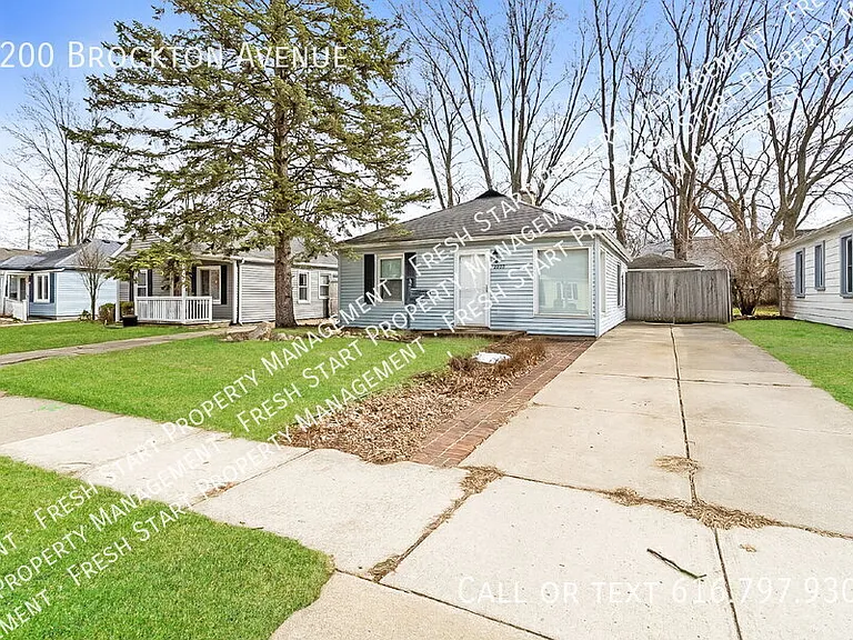 2200 Brockton Ave — Photo 2