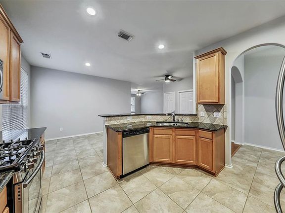 5th image of 25011 Lenora Dr
