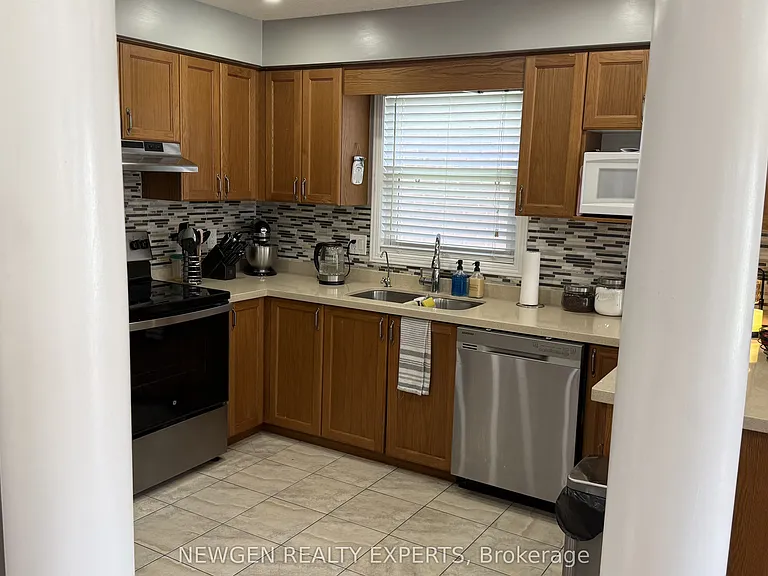 11 Berry Moss St — Photo 11