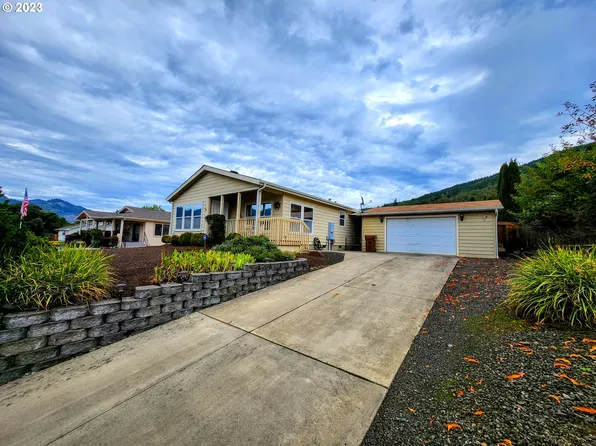 106 Margie Ct, Myrtle Creek, OR 97457