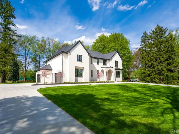 4546 Niagara Ln, Bloomfield Hills, MI 48301