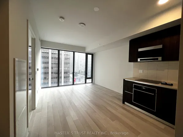 8 Cumberland St #1105, Toronto, ON M4W 1J5