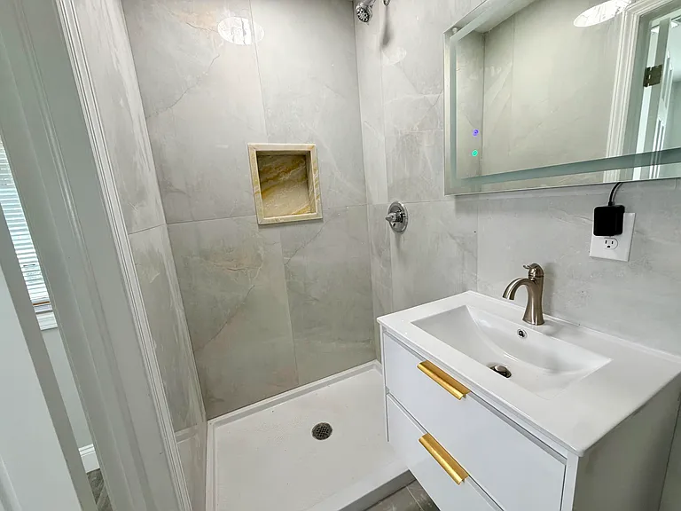 341 Grosvenor Ave #2 — Photo 8