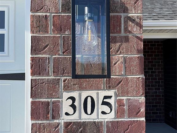 3rd image of 305 Waverly Ct