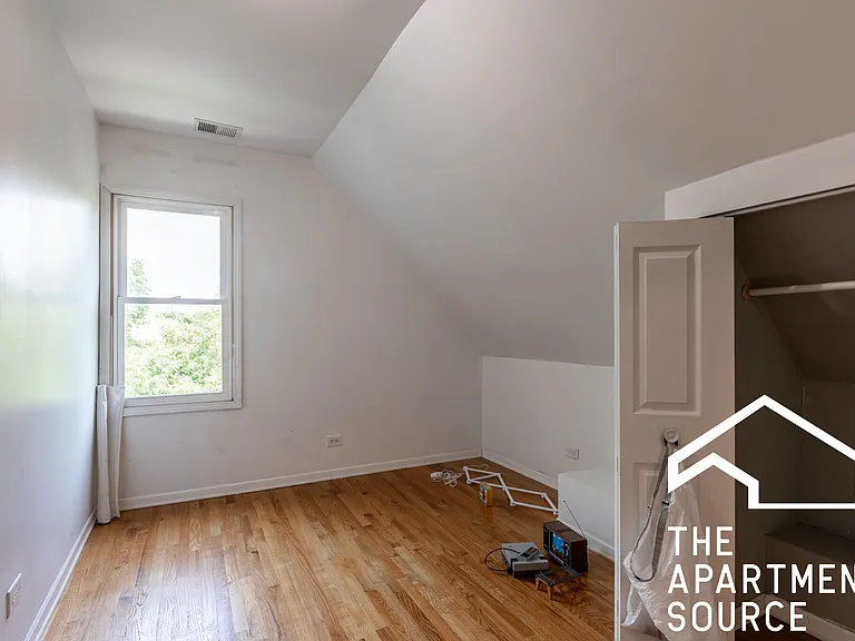 1245 W Barry Ave #T — Photo 9