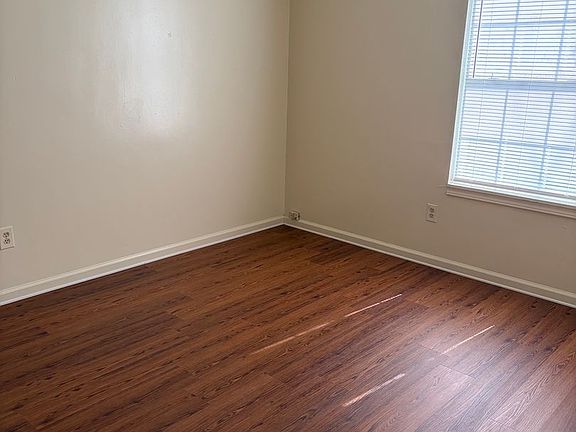5th image of 2800 Hood Dr