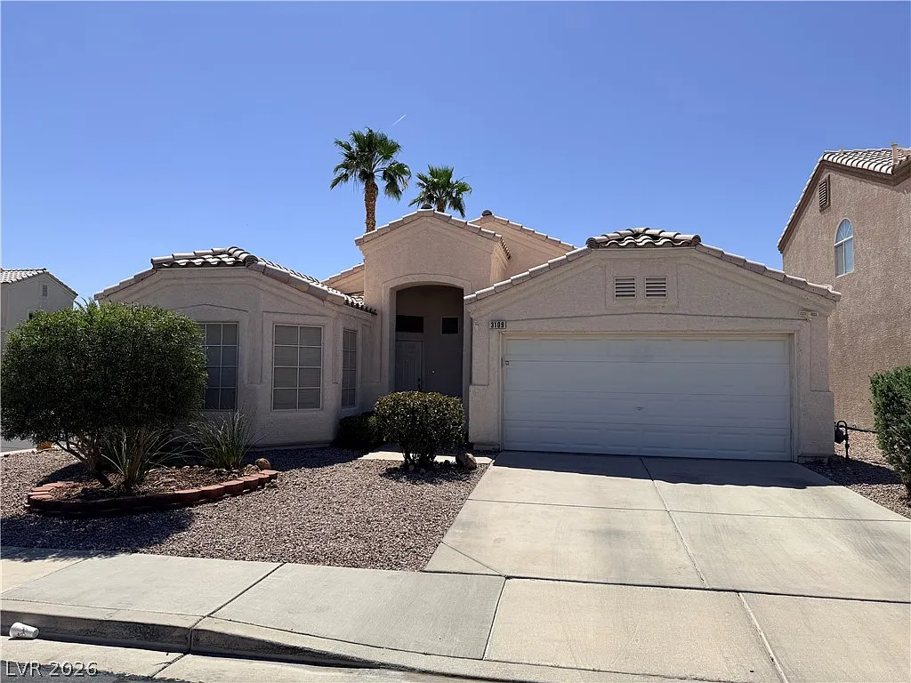 3 bed, 2.0 bath, 1242 sqft, $2,000 — Photo 2