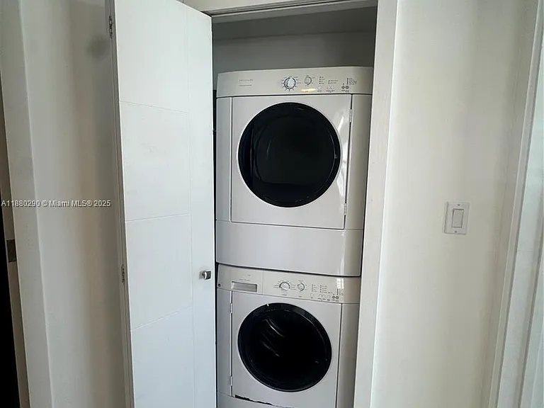 5161 Collins Ave #514 — Photo 22
