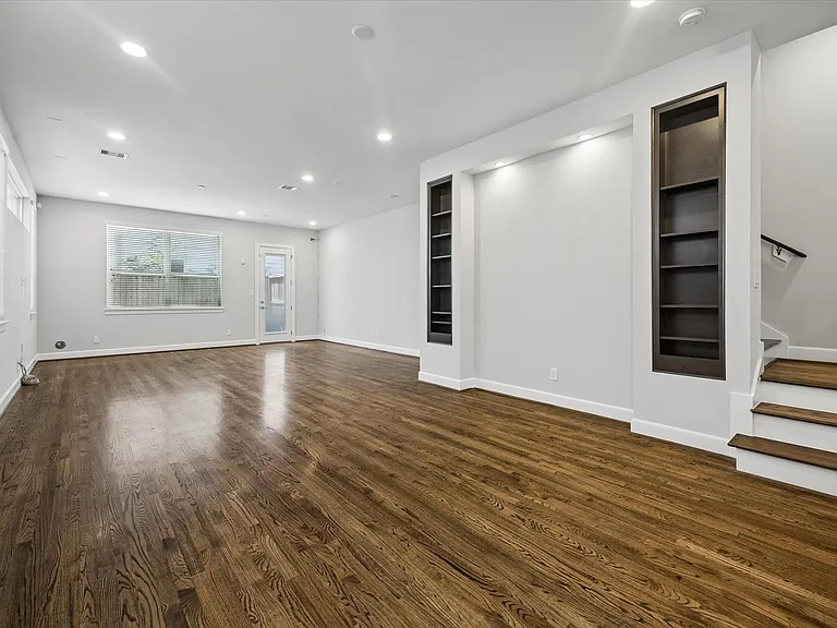 1213 Crockett St — Photo 3