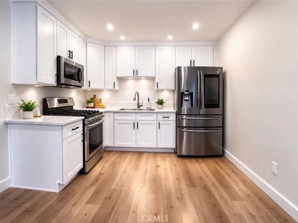 17034 Stagg St, Van Nuys, CA 91406