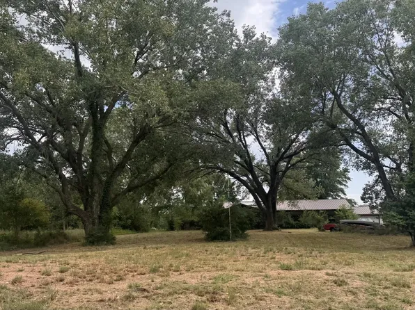 2715 E 95th Ave, Hutchinson, KS 67502