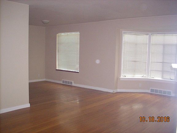 4th image of 6438 Oakland Ave #A