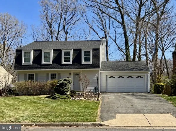 15803 Edgewood Dr, Dumfries, VA 22025