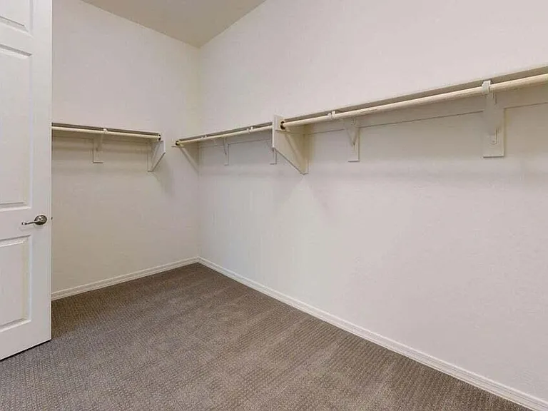 1107 S Vine St — Photo 23
