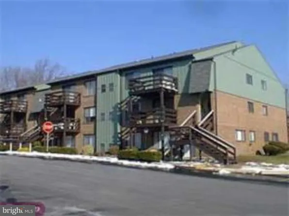5200 Hilltop Dr Unit 323, Brookhaven, PA 19015