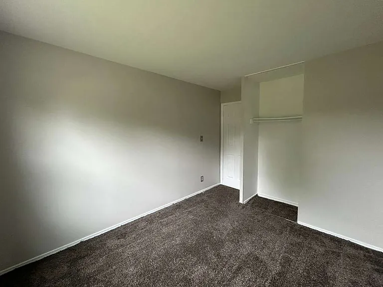 23345 Comstock Rd — Photo 8