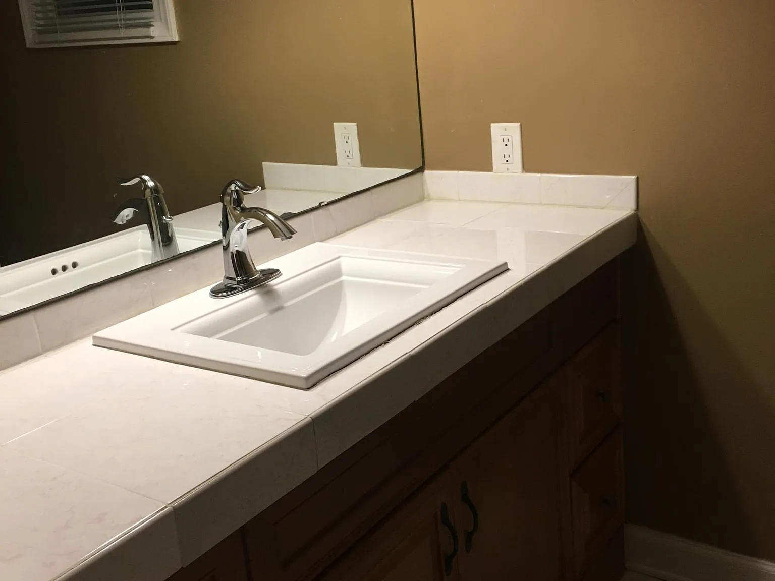 2 bed, 2.5 bath, 1950 sqft, $1,980 — Photo 4