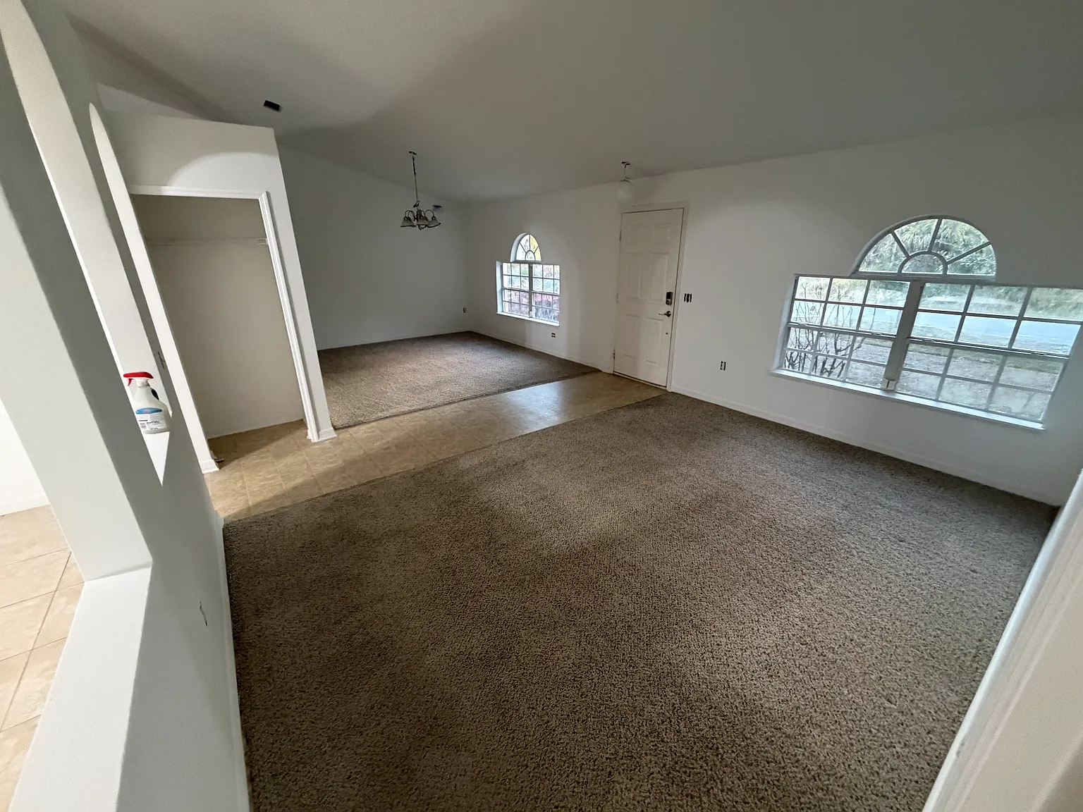 3 bed, 2025 sqft, $2,532 — Photo 4