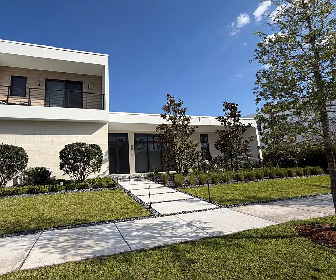 5 bed, 6.5 bath, 5231 sqft, $20,000 — Photo 1