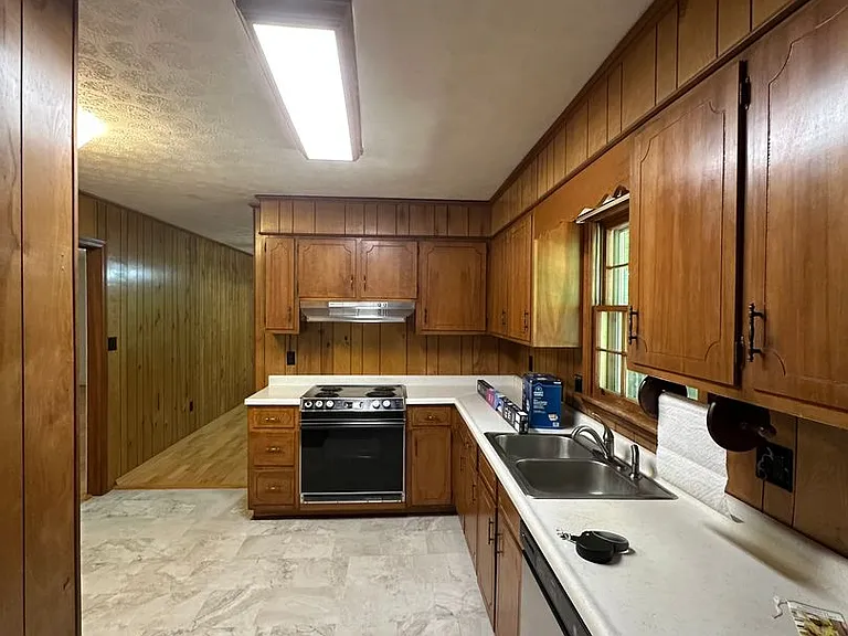 375 Segrest Cir — Photo 8