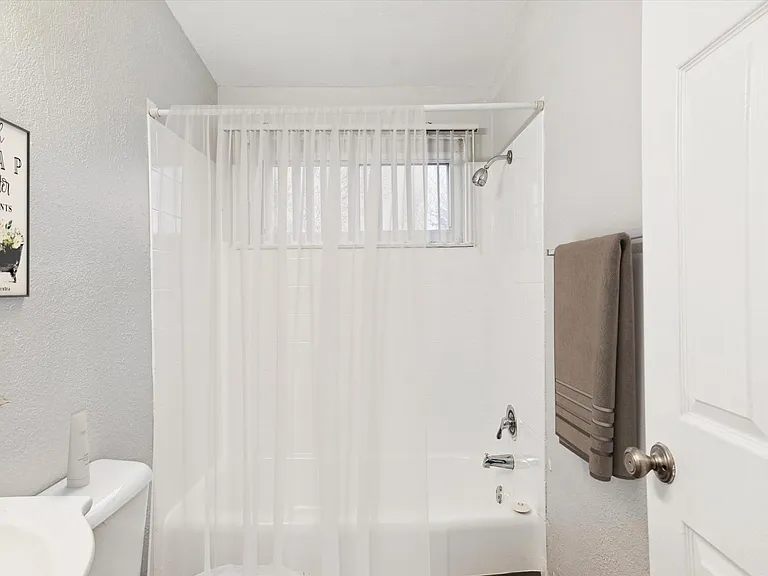 Village Grove Apartments — Photo 10
