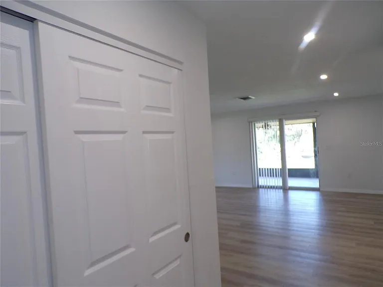 421 Orchid Dr — Photo 2