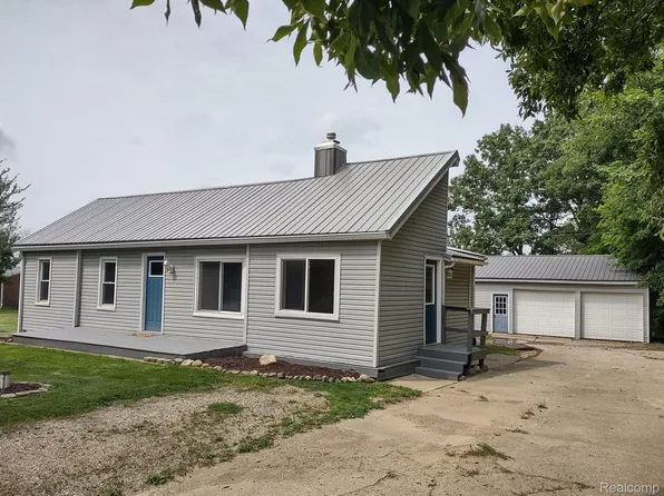 1500 W Locher Rd, Dewitt, MI 48820