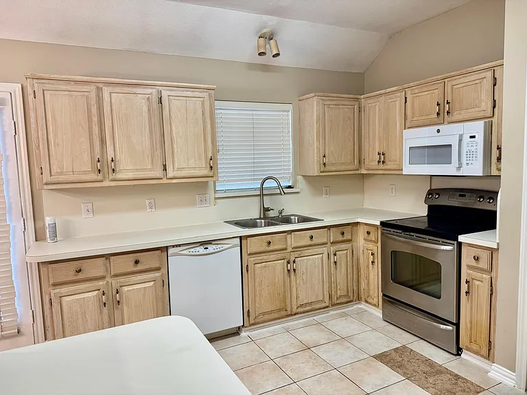 2151 Arbor Creek Dr — Photo 8