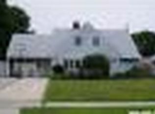 35 Woodcock Ln, Levittown, NY 11756